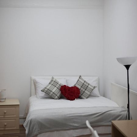 Oyo New City Lodge Лондон Екстериор снимка