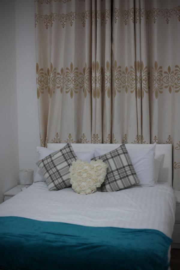 Oyo New City Lodge Лондон Екстериор снимка