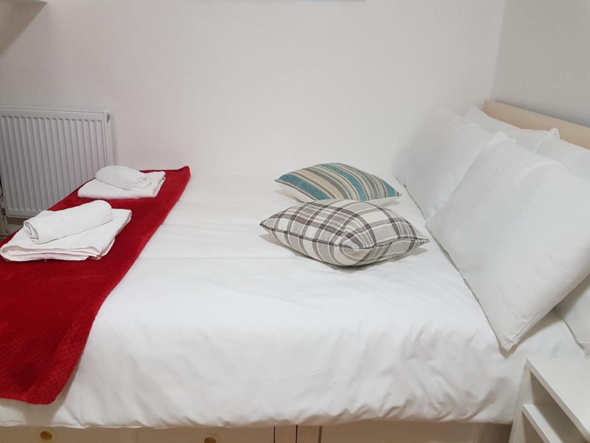 Oyo New City Lodge Лондон Екстериор снимка