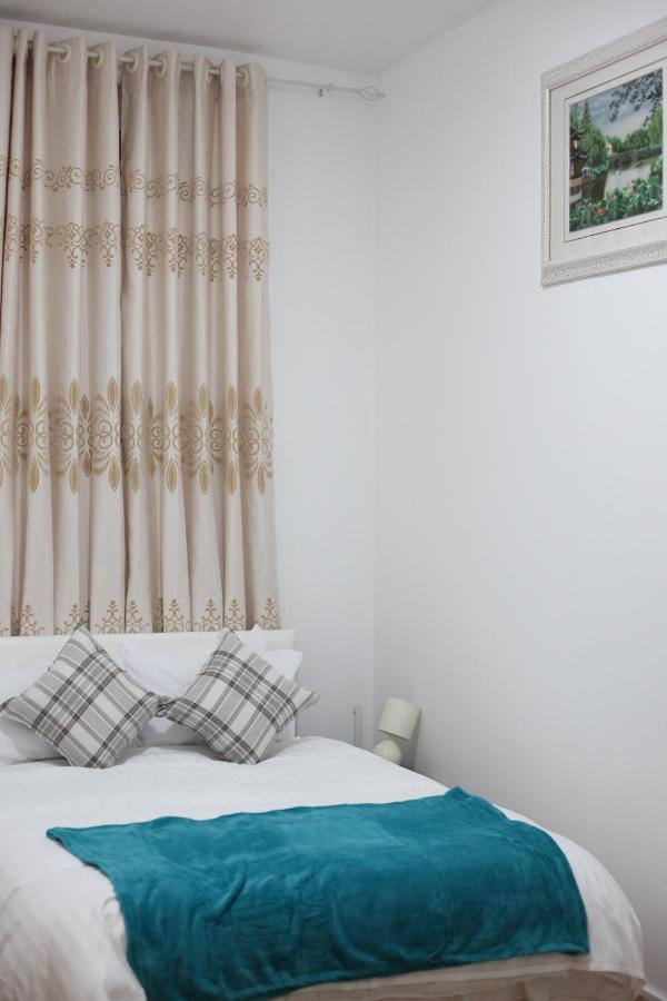 Oyo New City Lodge Лондон Екстериор снимка