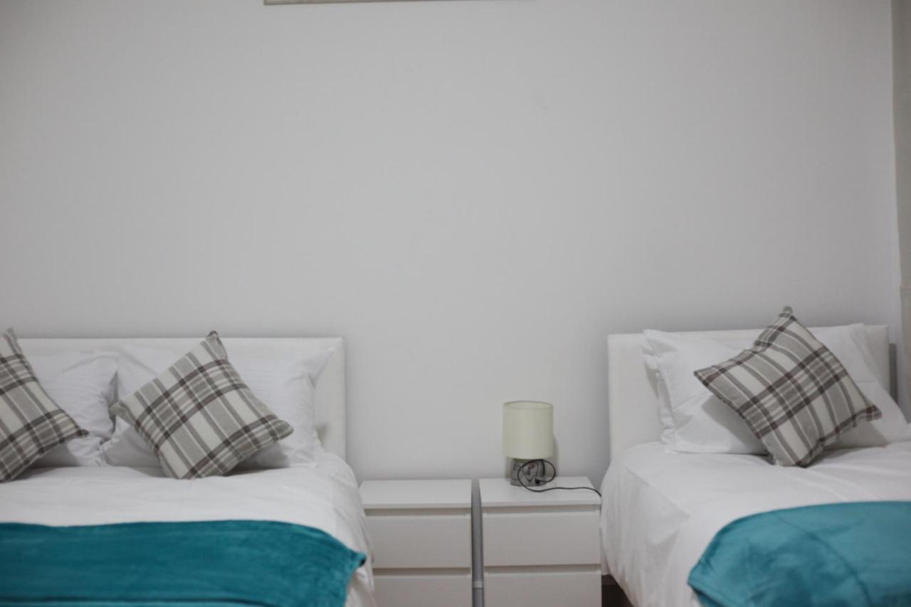 Oyo New City Lodge Лондон Екстериор снимка