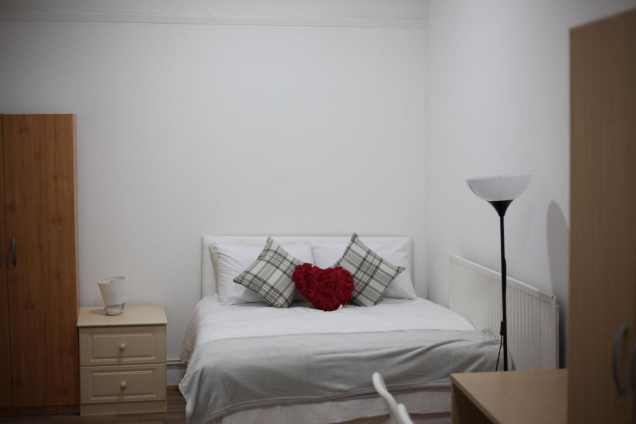 Oyo New City Lodge Лондон Екстериор снимка