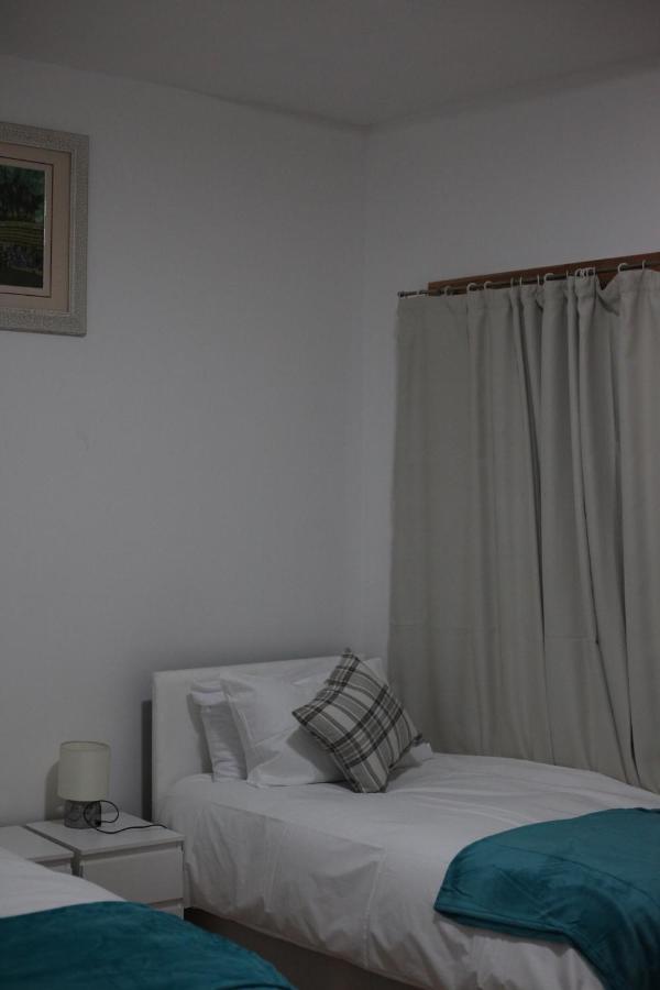 Oyo New City Lodge Лондон Екстериор снимка