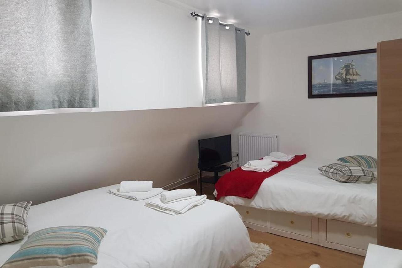 Oyo New City Lodge Лондон Екстериор снимка